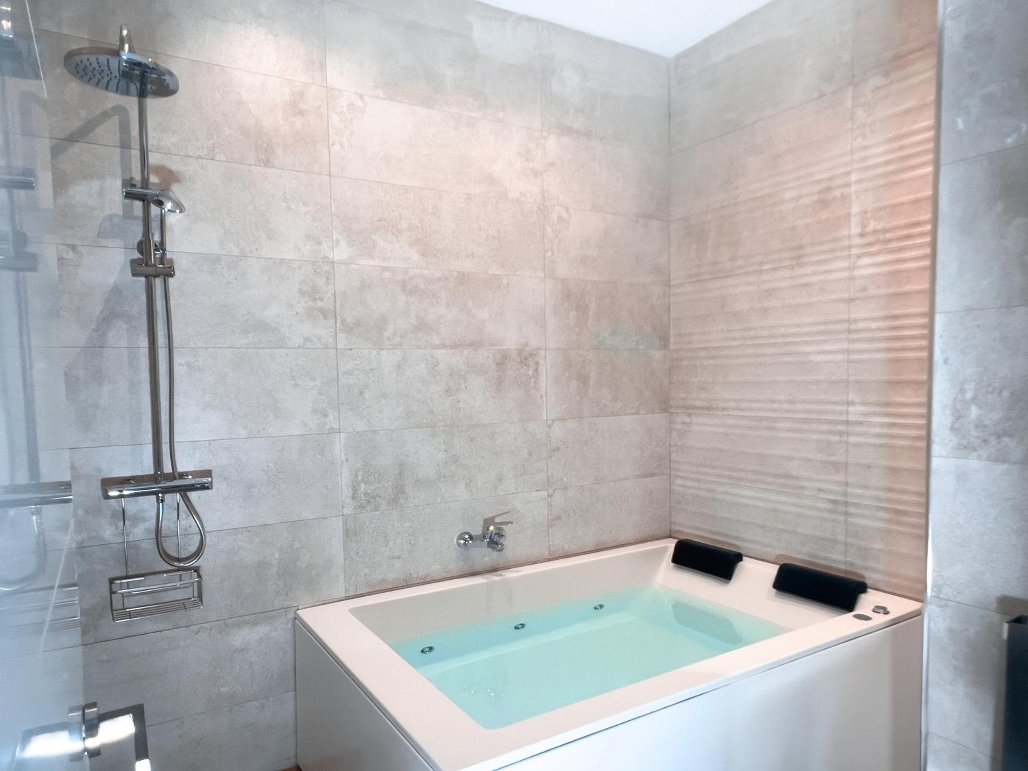 Acogedor Estudio En Triana Con Jacuzzi Y Wifi Sevilla Dış mekan fotoğraf