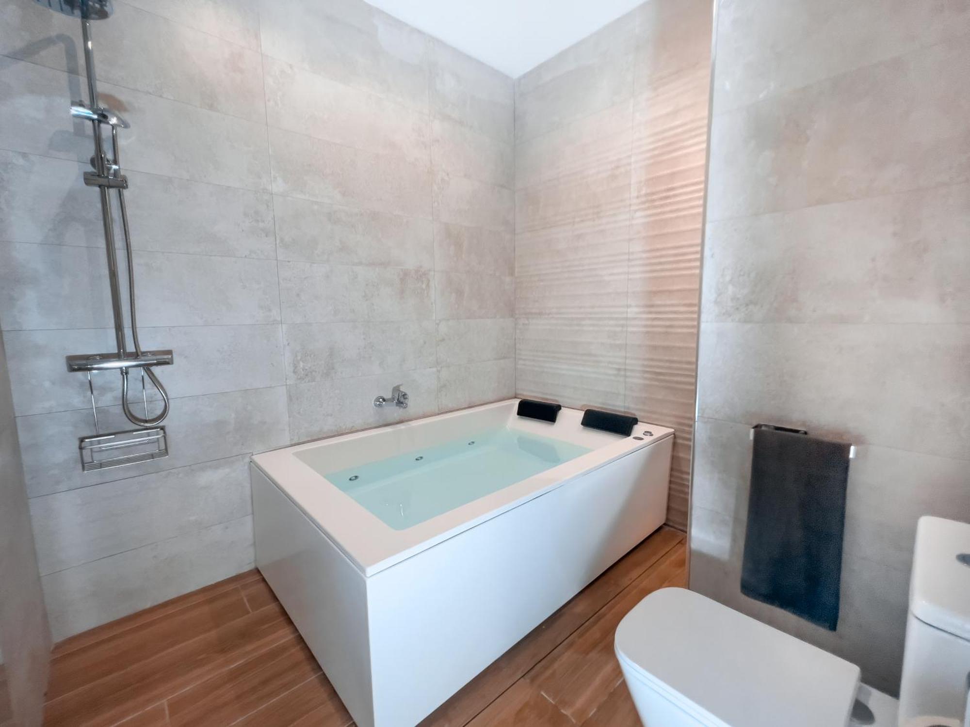 Acogedor Estudio En Triana Con Jacuzzi Y Wifi Sevilla Dış mekan fotoğraf